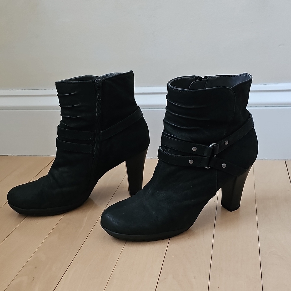 Aerosoles Black Leather Ankle Boots